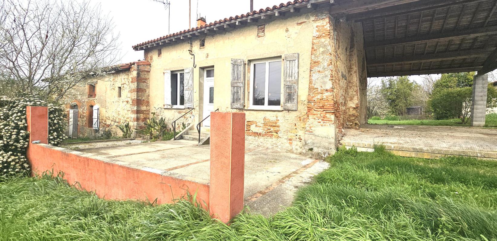 SAINT-GERMIER Ferme à rénover intégralement de 126 m2, 5 chambres 31290 Saint Germier. Proche de Villefranche de Lauragais 17