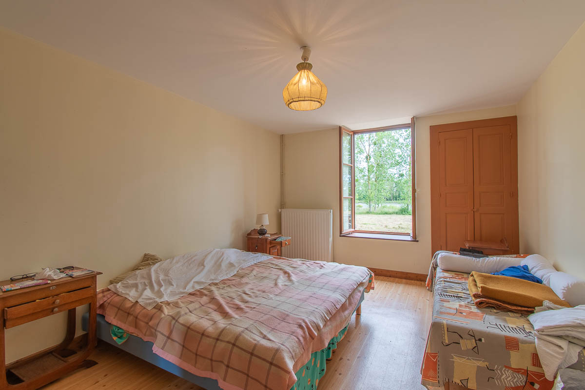 BOUSSAC Propriété de loisirs Boussac 6 pièce(s) 232 m2 11