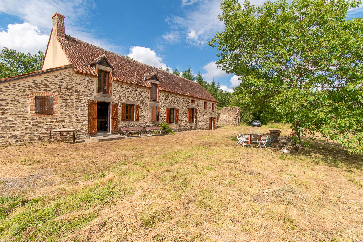 BOUSSAC Propriété de loisirs Boussac 6 pièce(s) 232 m2 2