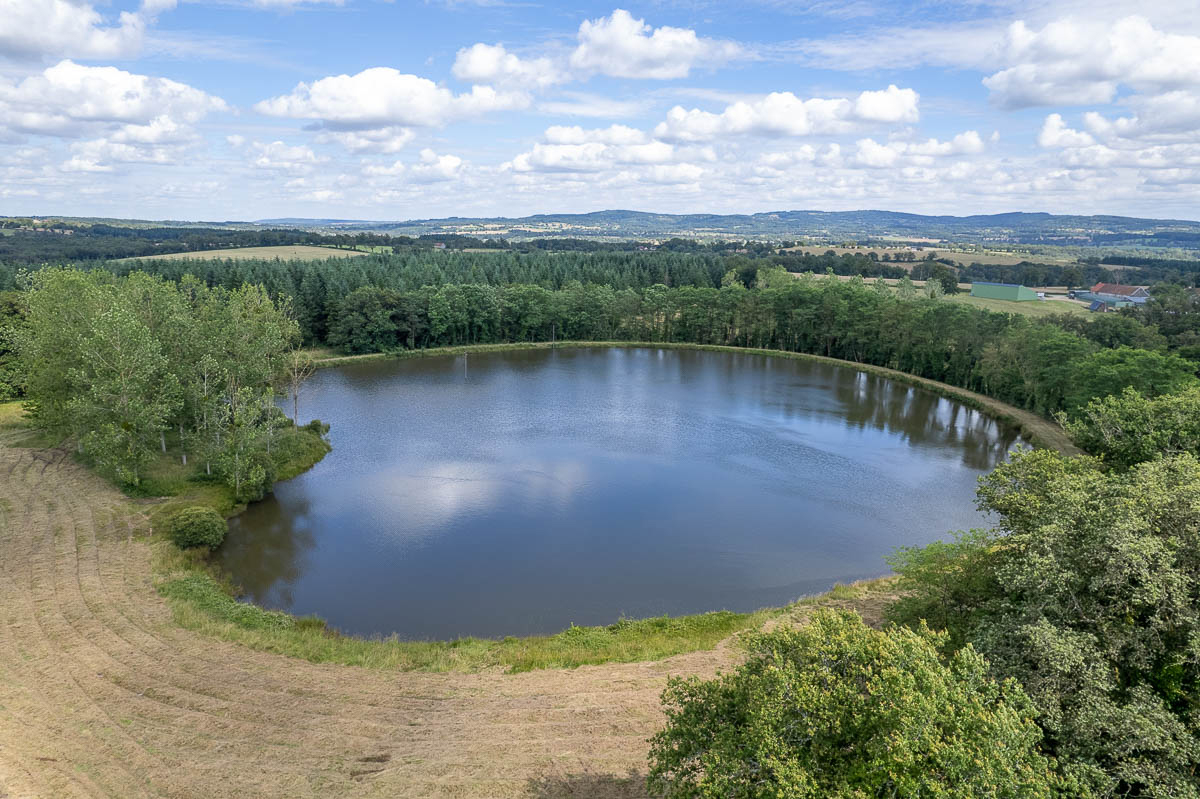 BOUSSAC Propriété de loisirs Boussac 6 pièce(s) 232 m2 4