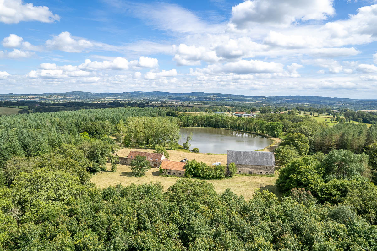 BOUSSAC Propriété de loisirs Boussac 6 pièce(s) 232 m2 5