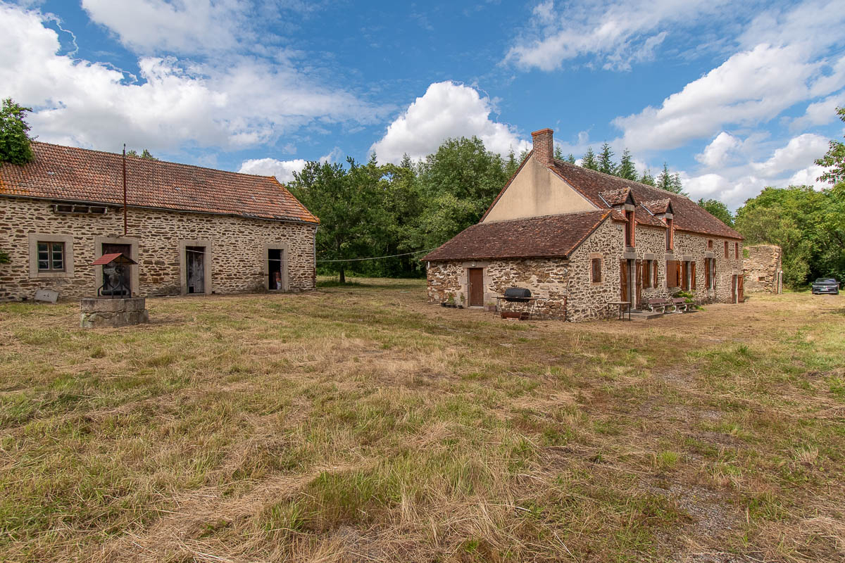 BOUSSAC Propriété de loisirs Boussac 6 pièce(s) 232 m2 6