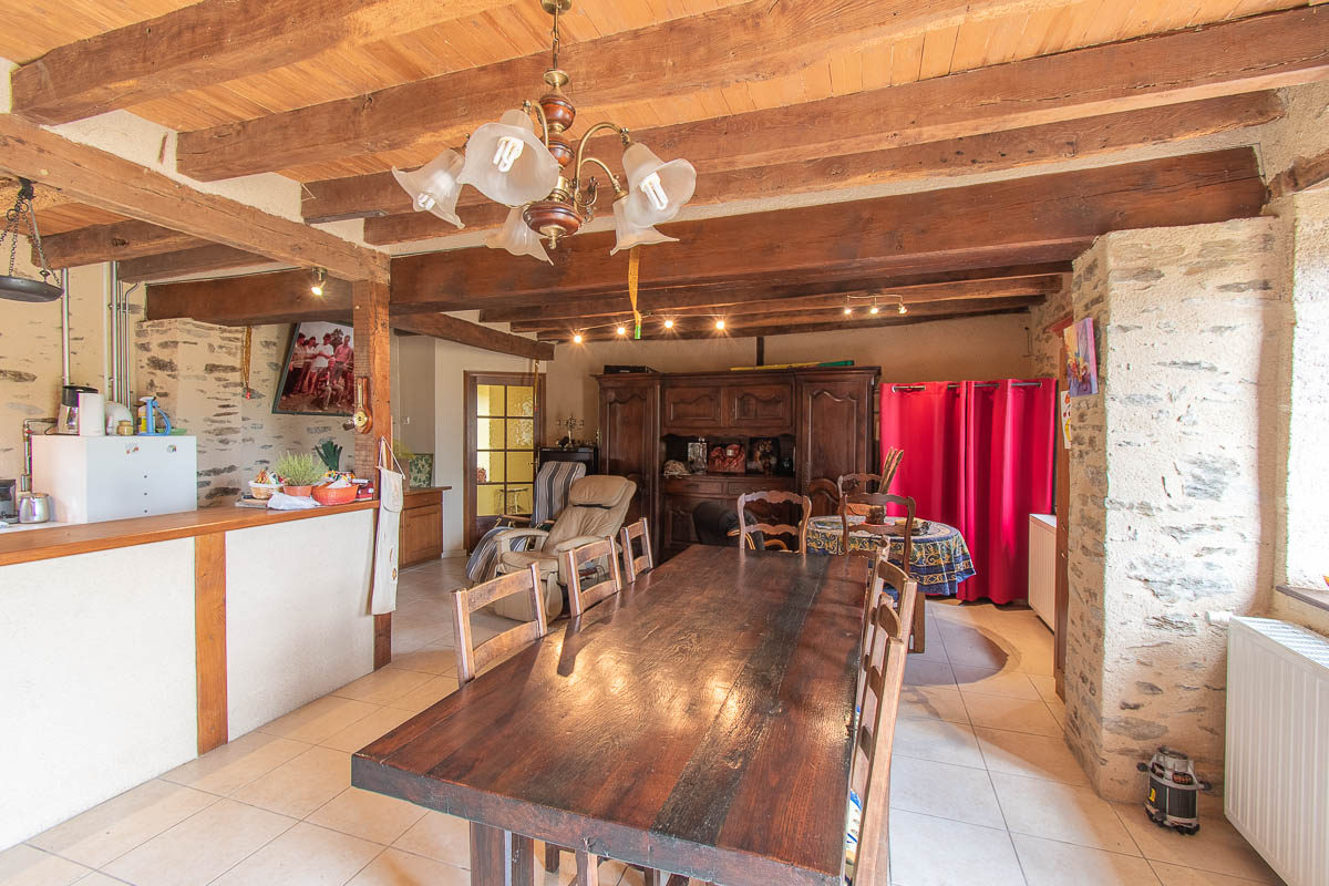 BOUSSAC Propriété de loisirs Boussac 6 pièce(s) 232 m2 8