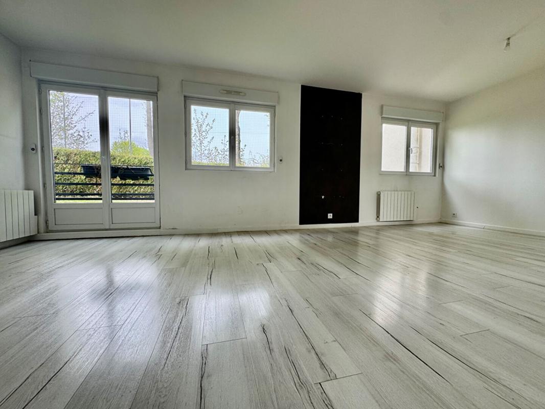 AMIENS Appartement Amiens SUD  3 pièce(s) 71.40 m2 2 chambres , 2 places de parking, jardin 10