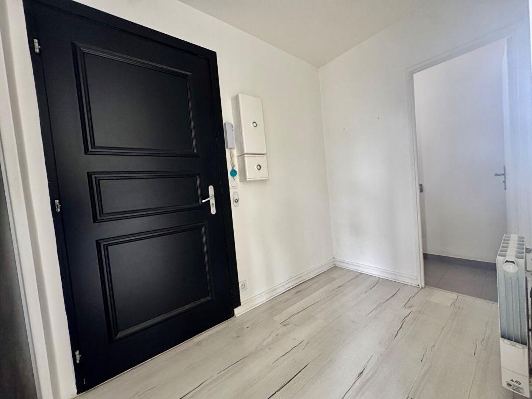 AMIENS Appartement Amiens SUD  3 pièce(s) 71.40 m2 2 chambres , 2 places de parking, jardin 11