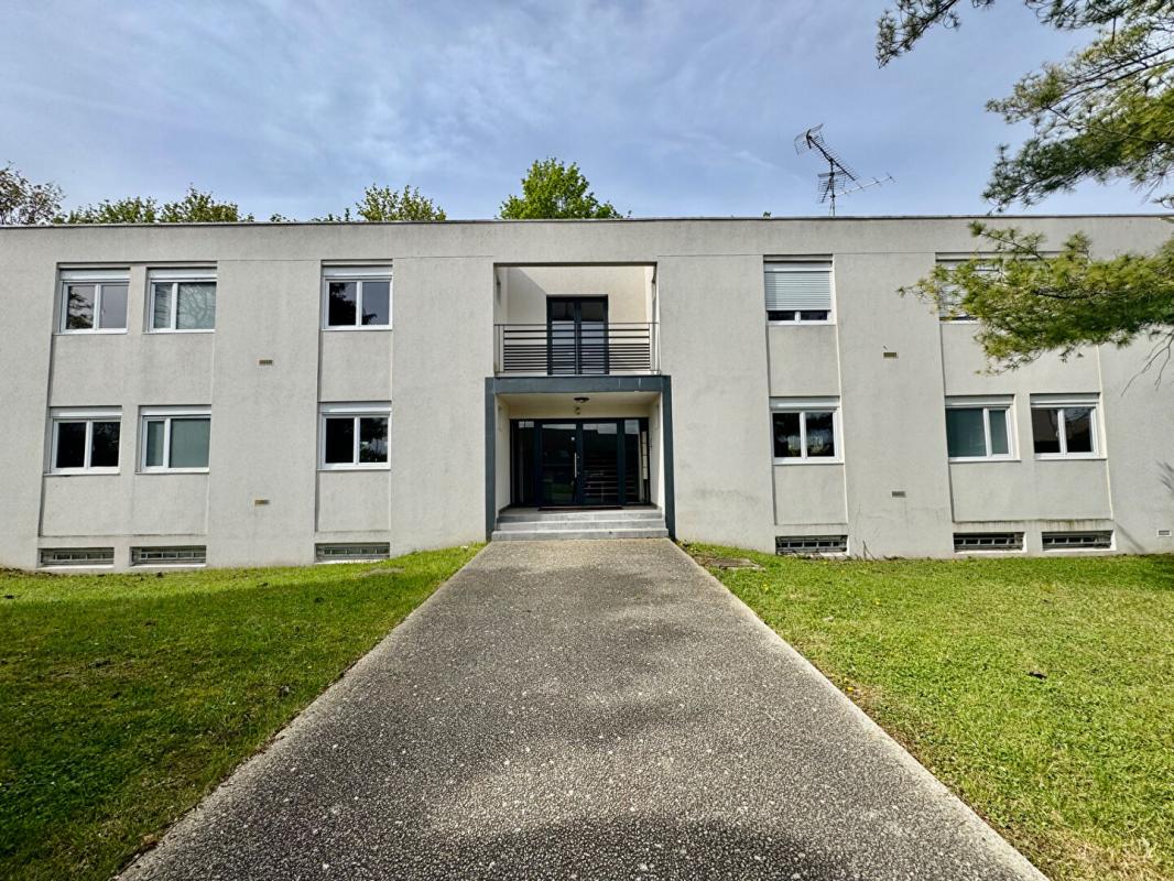 AMIENS Appartement Amiens SUD  3 pièce(s) 71.40 m2 2 chambres , 2 places de parking, jardin 13