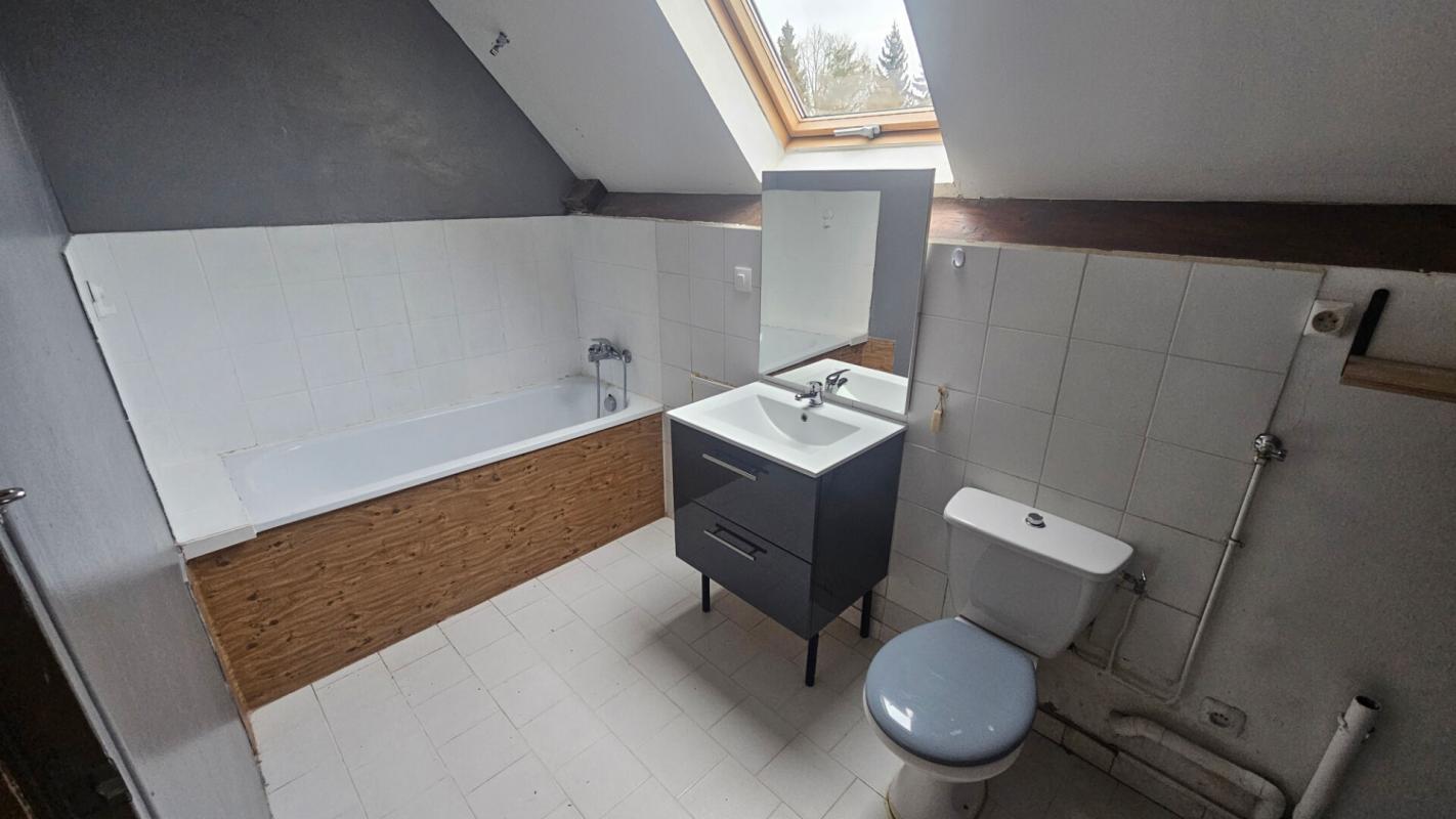 HOUDAN Exclusivité / Houdan 14 mn / Appartement 2 pièces 57 m2 + parking 9