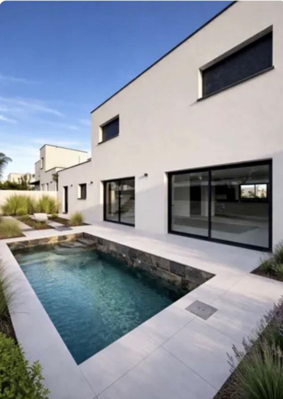 SERIGNAN Villa Serignan 4 pièces 120 m2 proche des plages 17
