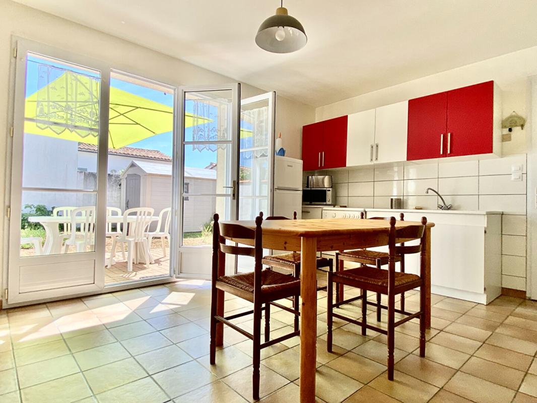 SAINTE-MARIE-DE-RE 17740 Sainte Marie De Re - Petite maison avec de beaux potentiels ? Jardin plein sud 2