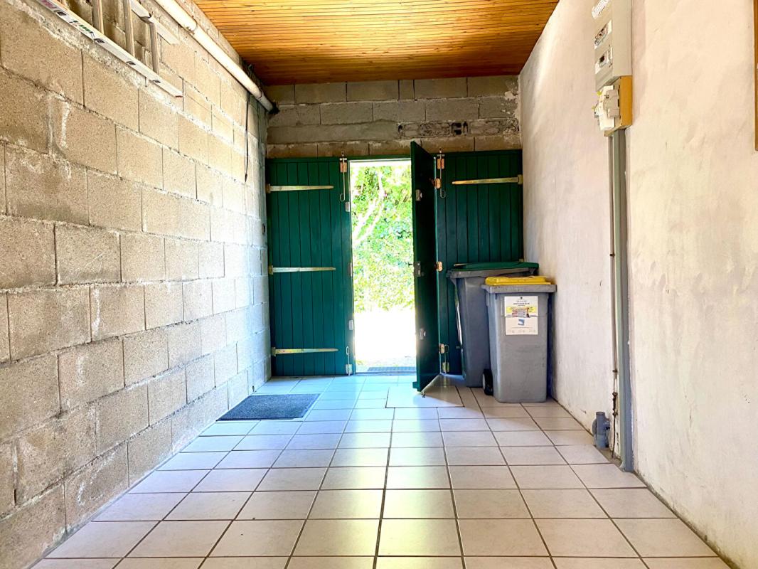 SAINTE-MARIE-DE-RE 17740 Sainte Marie De Re - Petite maison avec de beaux potentiels ? Jardin plein sud 7