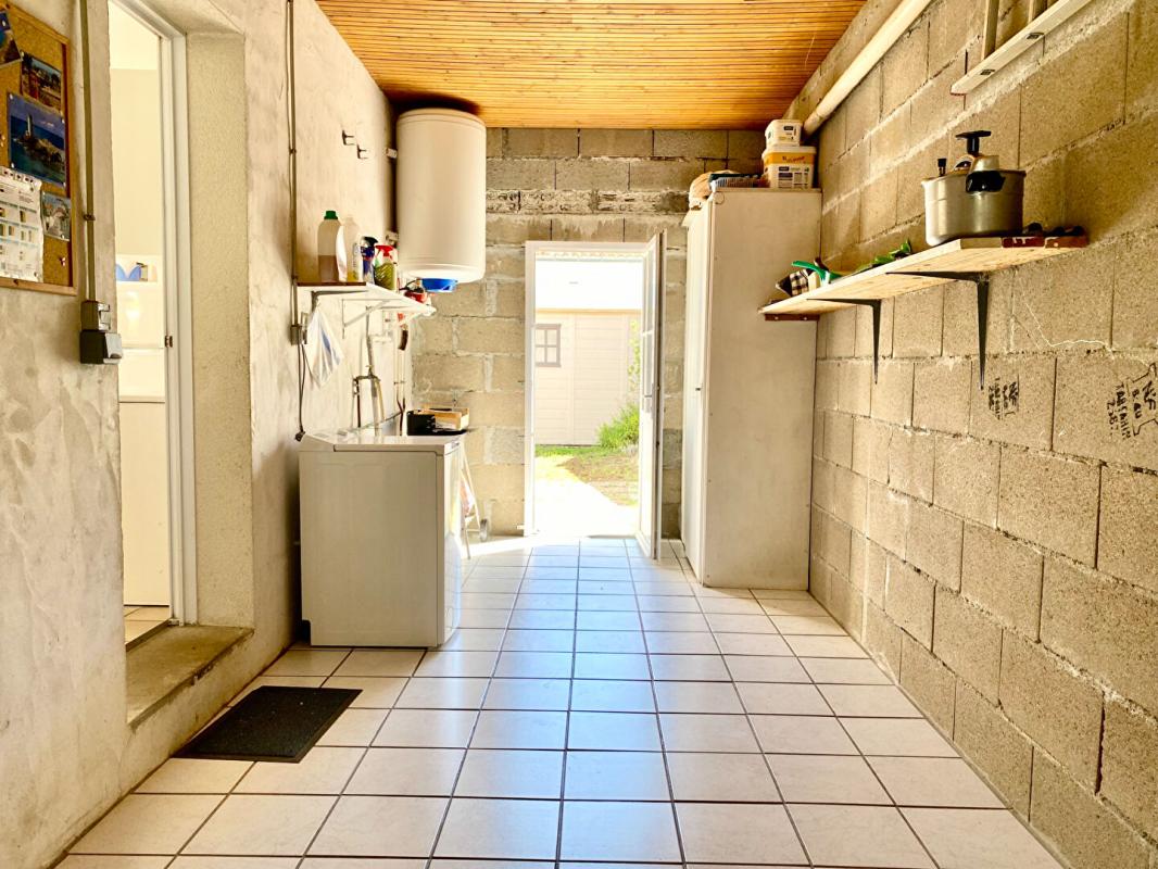 SAINTE-MARIE-DE-RE 17740 Sainte Marie De Re - Petite maison avec de beaux potentiels ? Jardin plein sud 8