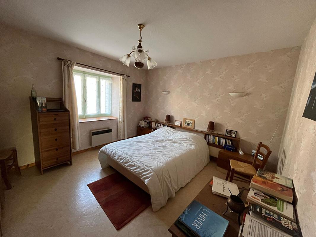 ARINTHOD Immeuble de rapport au coeur d'Arinthod ? 6 logements -Revenus immédiats 7