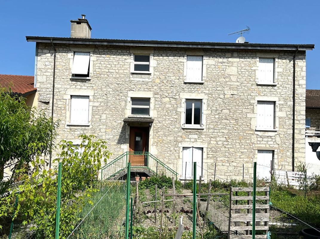 ARINTHOD Immeuble de rapport au coeur d'Arinthod ? 6 logements -Revenus immédiats 9