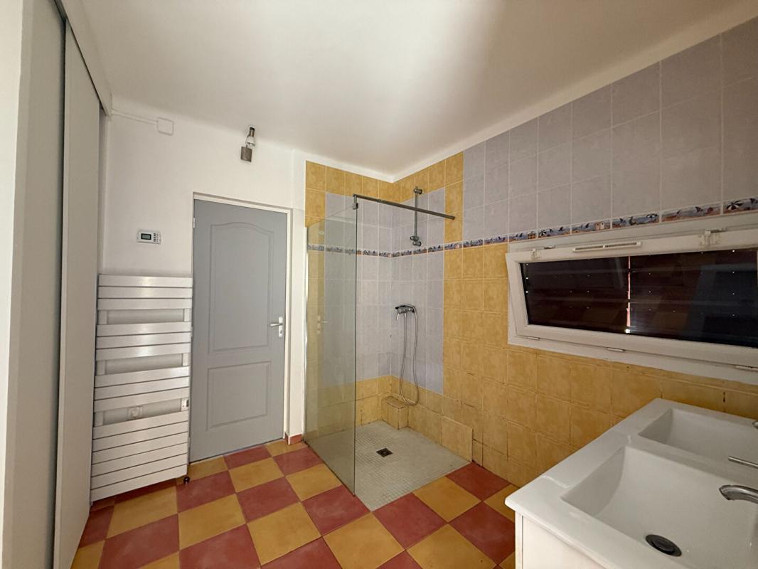 SAINT-CHAMAS Maison plain pied 86m² - bord de l'étang- quartier de la digue 9