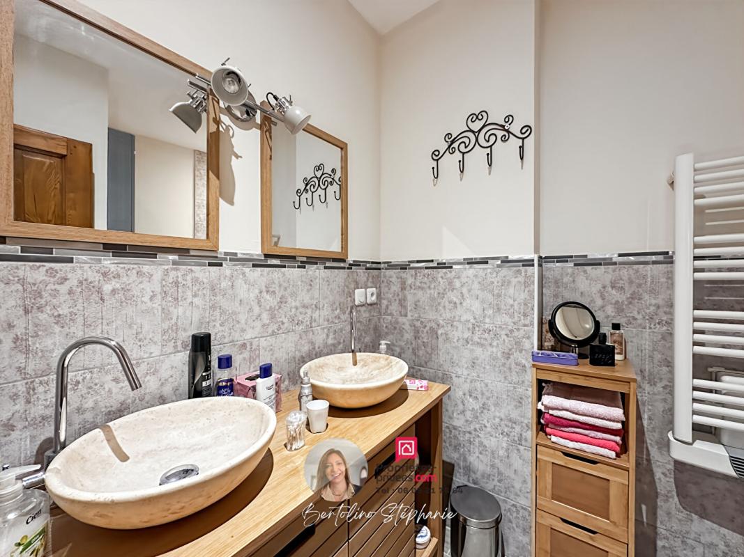 FIGANIERES Maison  4 pièces 170 m2  2000 m2 Terrain 11