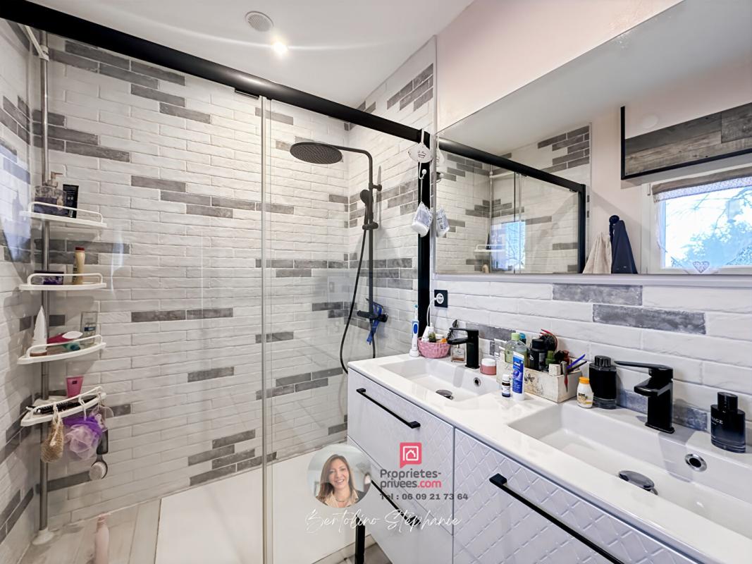 FIGANIERES Maison  4 pièces 170 m2  2000 m2 Terrain 15