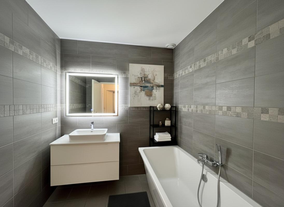 BONDY Appartement trois pièces lumineux avec balcon et box à Bondy ? Proche RER E 5