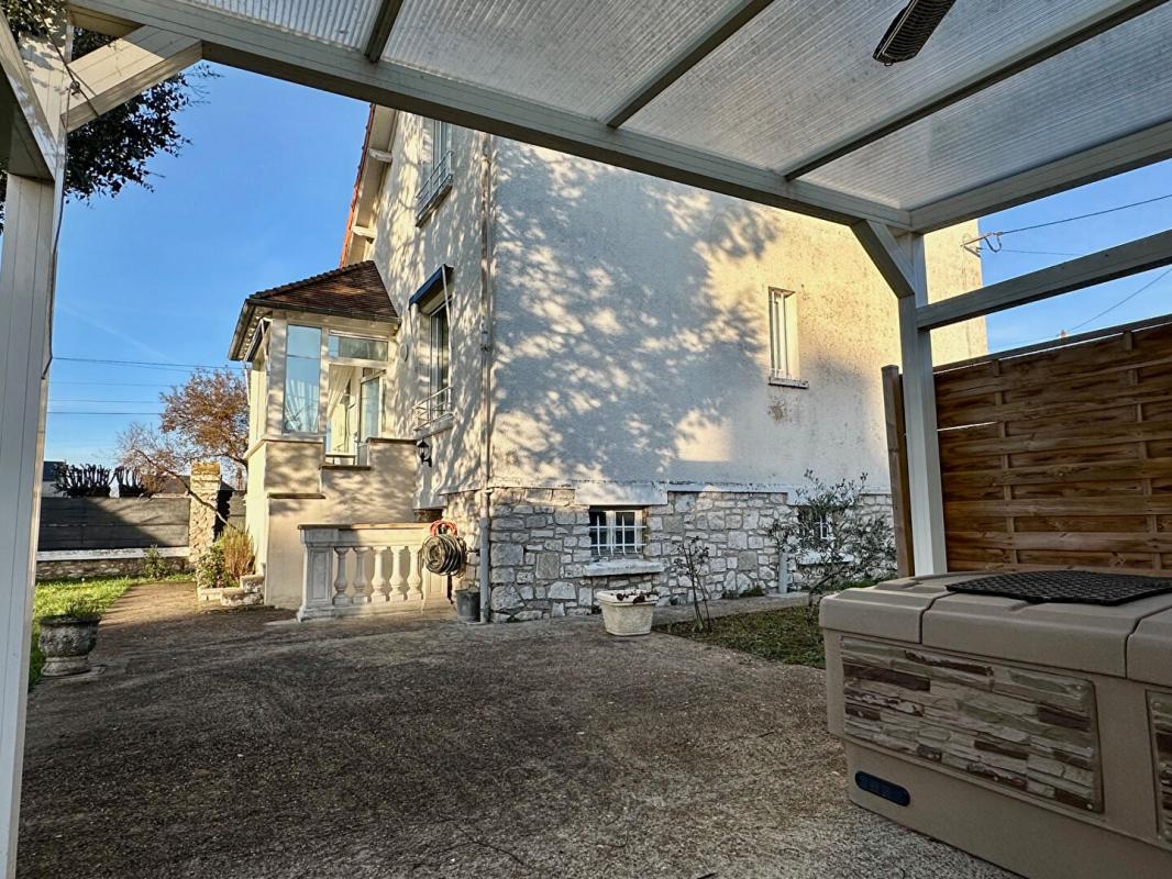 MONTARGIS AGGLOMERATION MONTARGIS - MAISON de VILLE 91 m2, 2 CHAMBRES, SOUS-SOL, JARDIN et TERRASSE, AVEC SPA 13