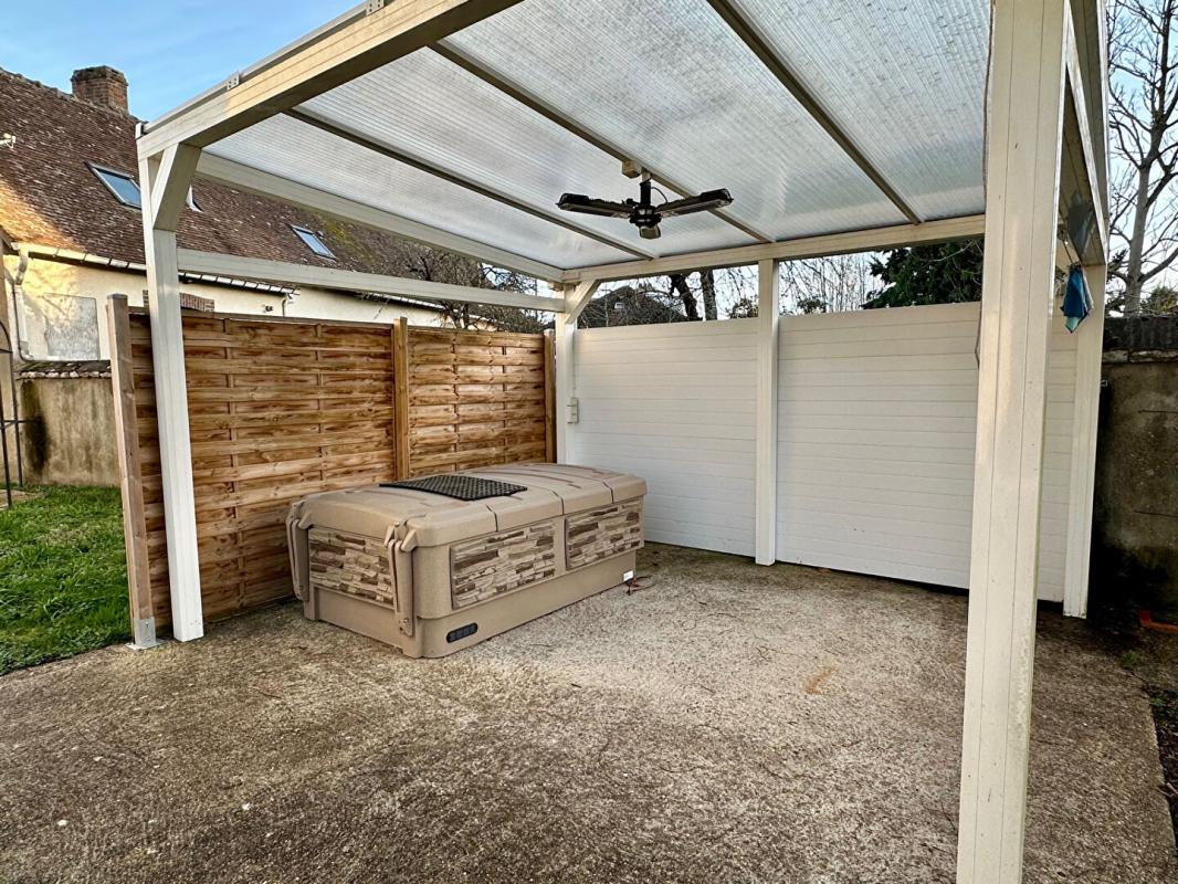 MONTARGIS AGGLOMERATION MONTARGIS - MAISON de VILLE 91 m2, 2 CHAMBRES, SOUS-SOL, JARDIN et TERRASSE, AVEC SPA 14