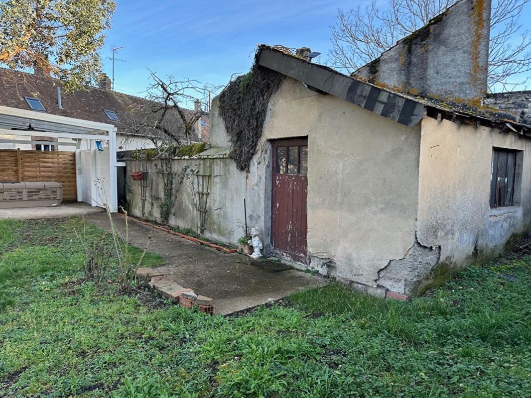 MONTARGIS AGGLOMERATION MONTARGIS - MAISON de VILLE 91 m2, 2 CHAMBRES, SOUS-SOL, JARDIN et TERRASSE, AVEC SPA 17