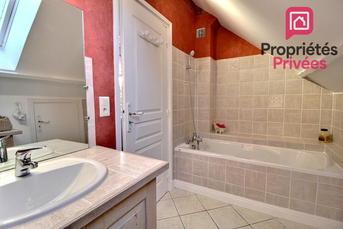 MONTARGIS AGGLOMERATION MONTARGIS - MAISON de VILLE 91 m2, 2 CHAMBRES, SOUS-SOL, JARDIN et TERRASSE, AVEC SPA 7