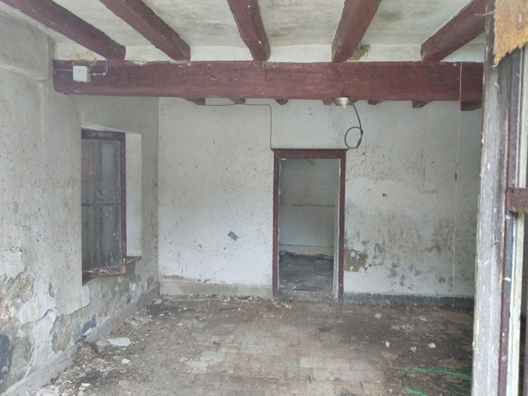 SAUZELLES Ensemble immobilier à réhabiliter à SAUZELLES 17