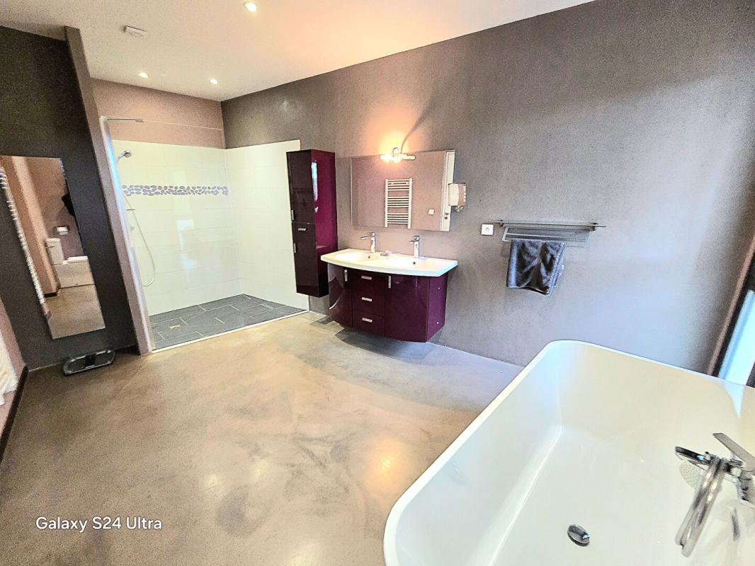 SAINT-GELY-DU-FESC Villa contemporaine de 11 pièce(s) 394 m2 environ sur 2770 m² de terrain avec piscines 14