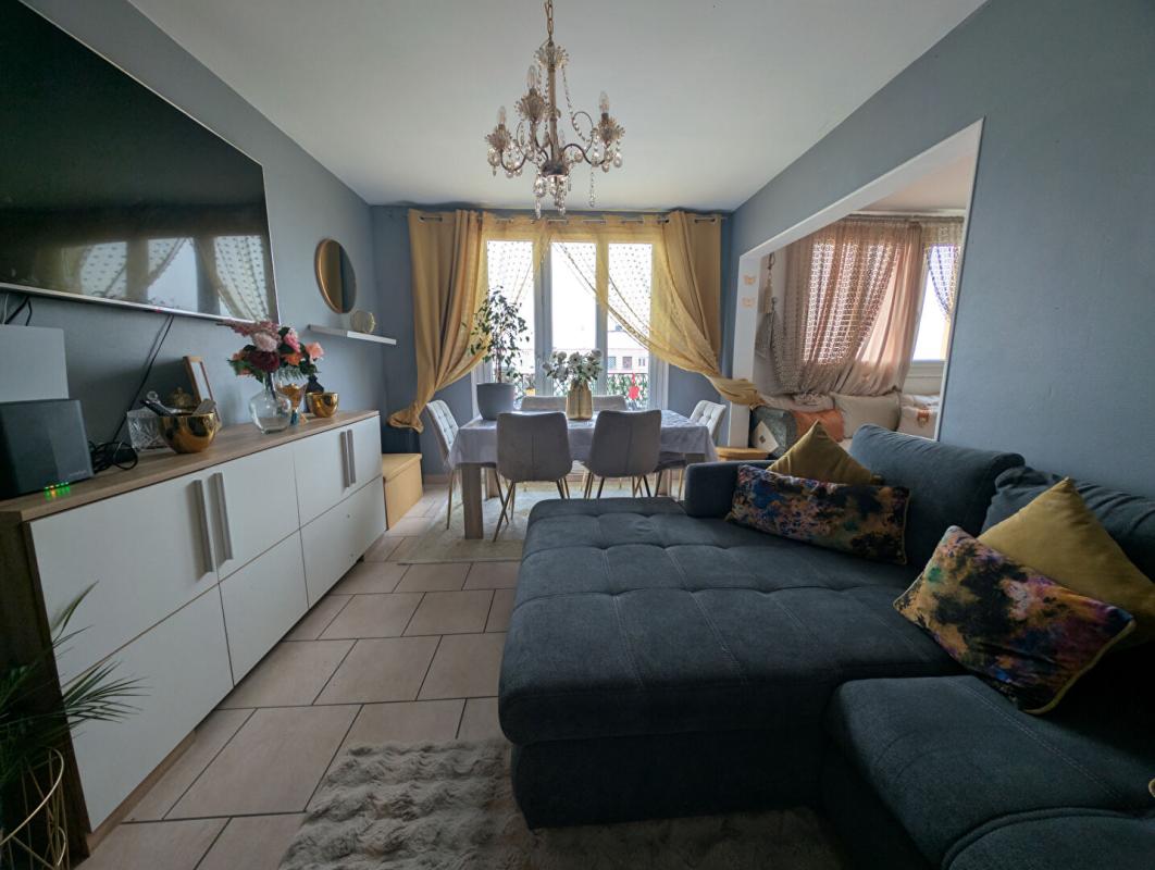 DREUX DREUX (28100) Grand T4, dernier étage, ascenseur + parking + cave ! 2