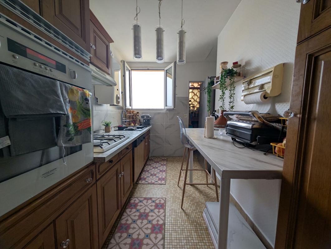 DREUX DREUX (28100) Grand T4, dernier étage, ascenseur + parking + cave ! 3