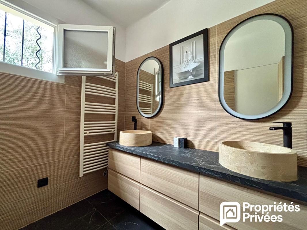 SEILLANS Maison de 4 pièces avec beau jardin, piscine et garage 11