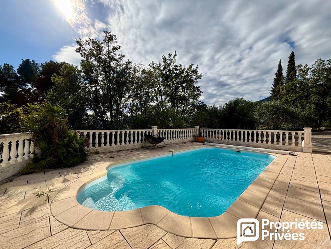 SEILLANS Maison de 4 pièces avec beau jardin, piscine et garage 13