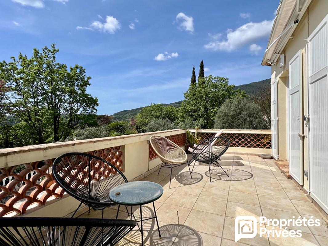 SEILLANS Maison de 4 pièces avec beau jardin, piscine et garage 4