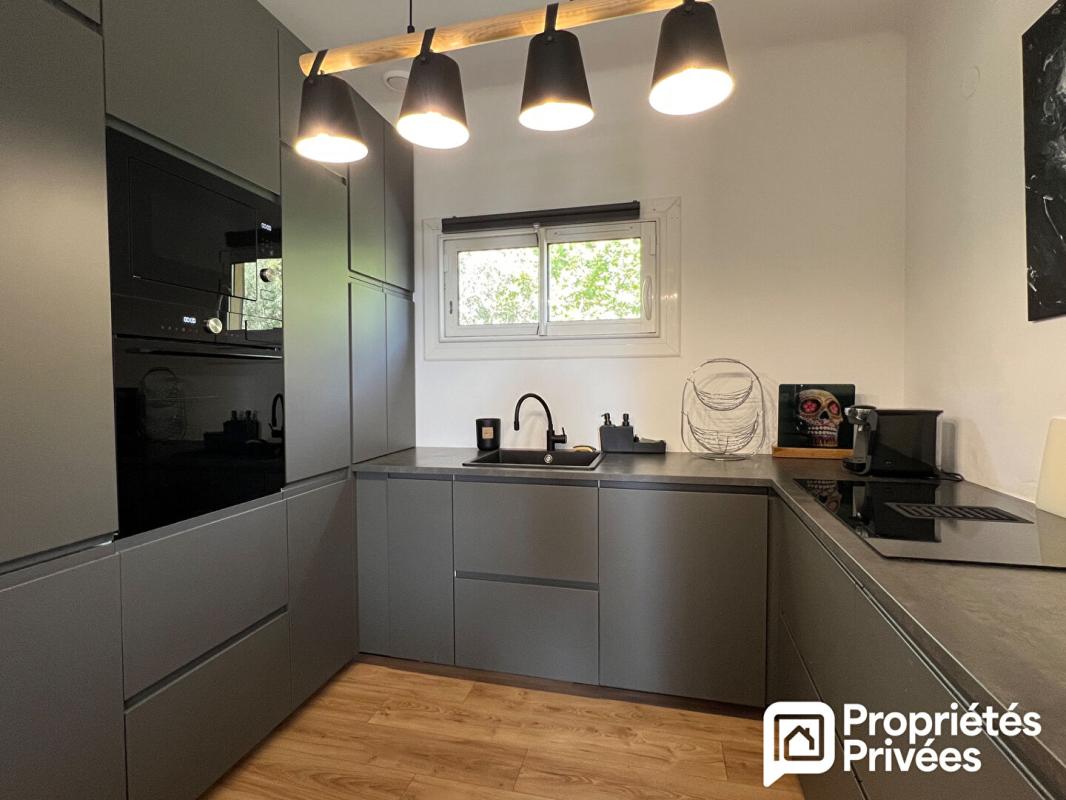 SEILLANS Maison de 4 pièces avec beau jardin, piscine et garage 6