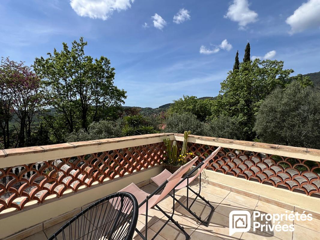SEILLANS Maison de 4 pièces avec beau jardin, piscine et garage 9