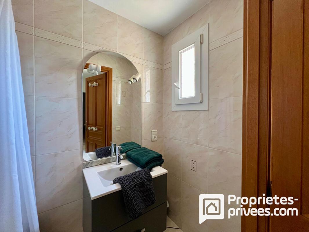 CALLIAN Maison 7 pièces avec appartement T2 en option : confort et potentiel réunis 17