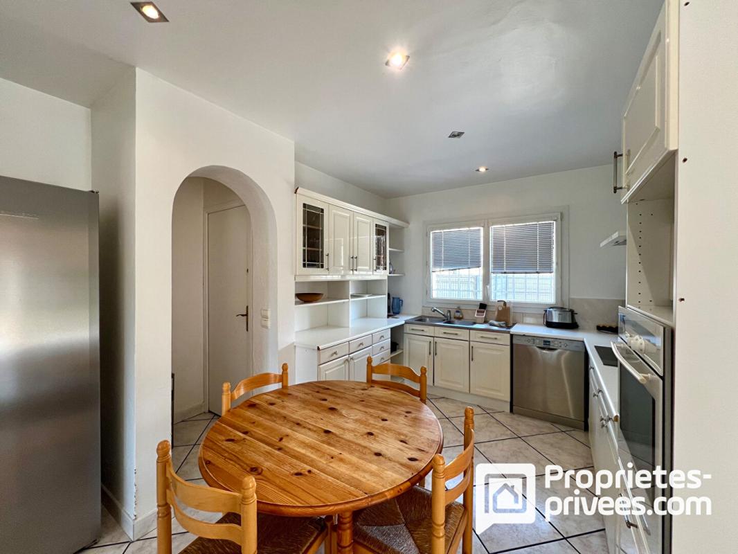 CALLIAN Maison 7 pièces avec appartement T2 en option : confort et potentiel réunis 8