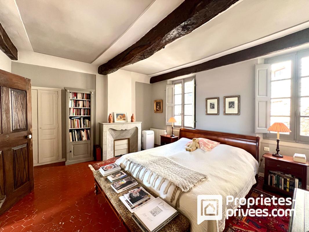 CALLIAN Authentique maison de village 4 pièces 10