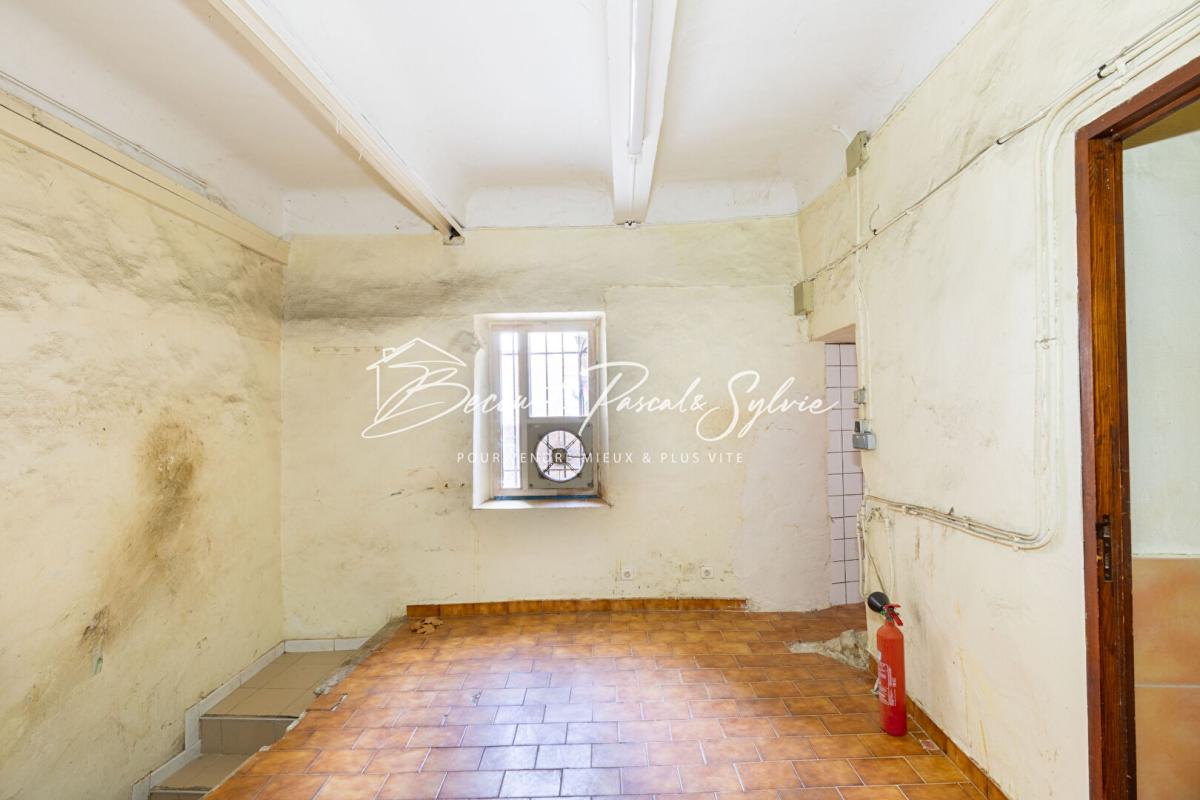 APT Immeuble de rapport  de 313 m2 avec commerce à Apt (84) 8