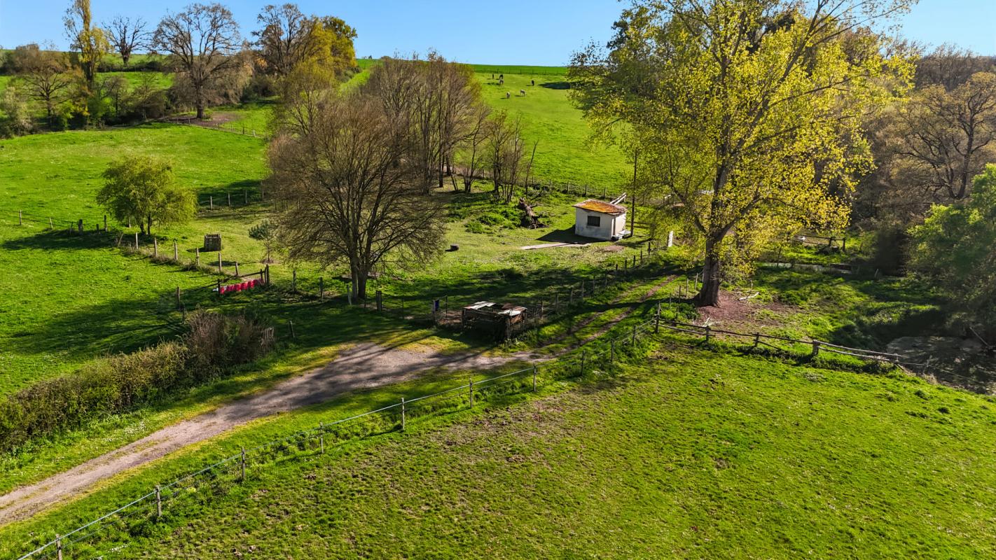 FAVERDINES Domaine agricole & équestre de 15 hectares À proximité de Saint-Amand-Montrond 18