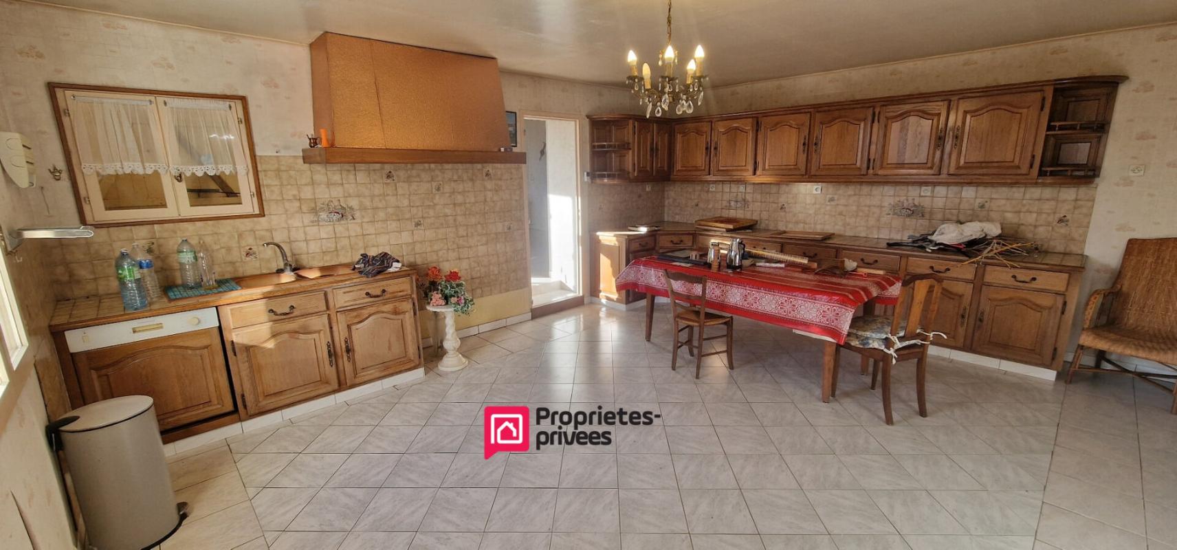 CHATEAUVIEUX Longère de plain-pied - 124 m² - 5 pièces dont 2/3 chambres - dépendances 2