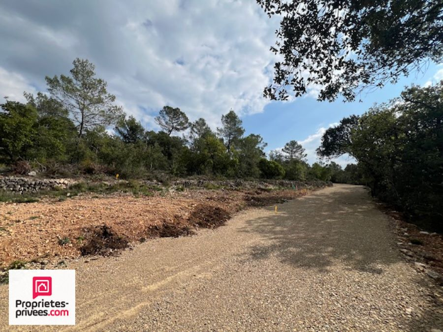 RIANS Terrain à bâtir 1330 m² viabilisé 10