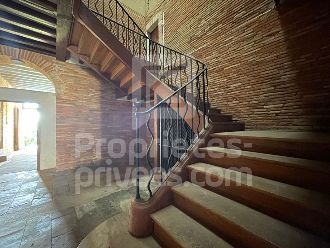 BOULOC BOULOC - IMMEUBLE  15 pièce(s) 548 m2 1