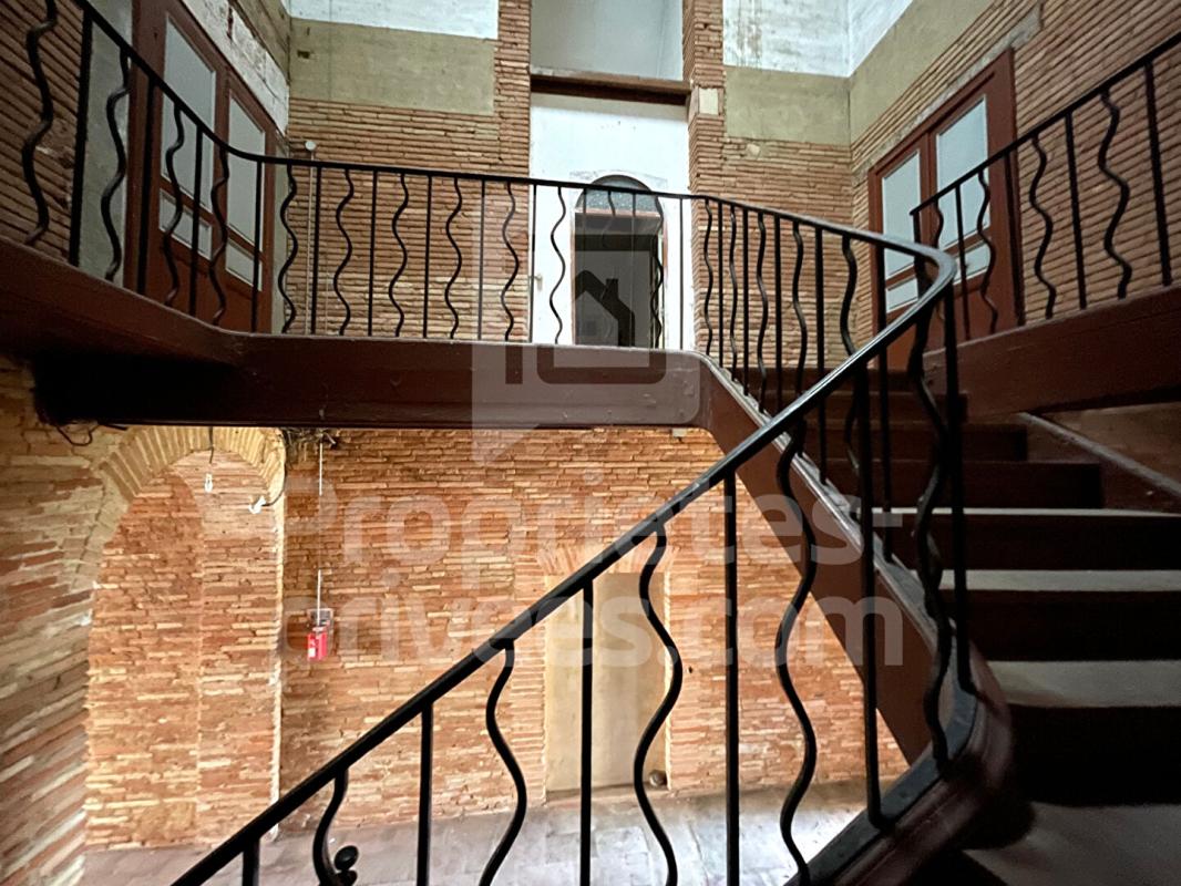 BOULOC BOULOC - IMMEUBLE  15 pièce(s) 548 m2 2