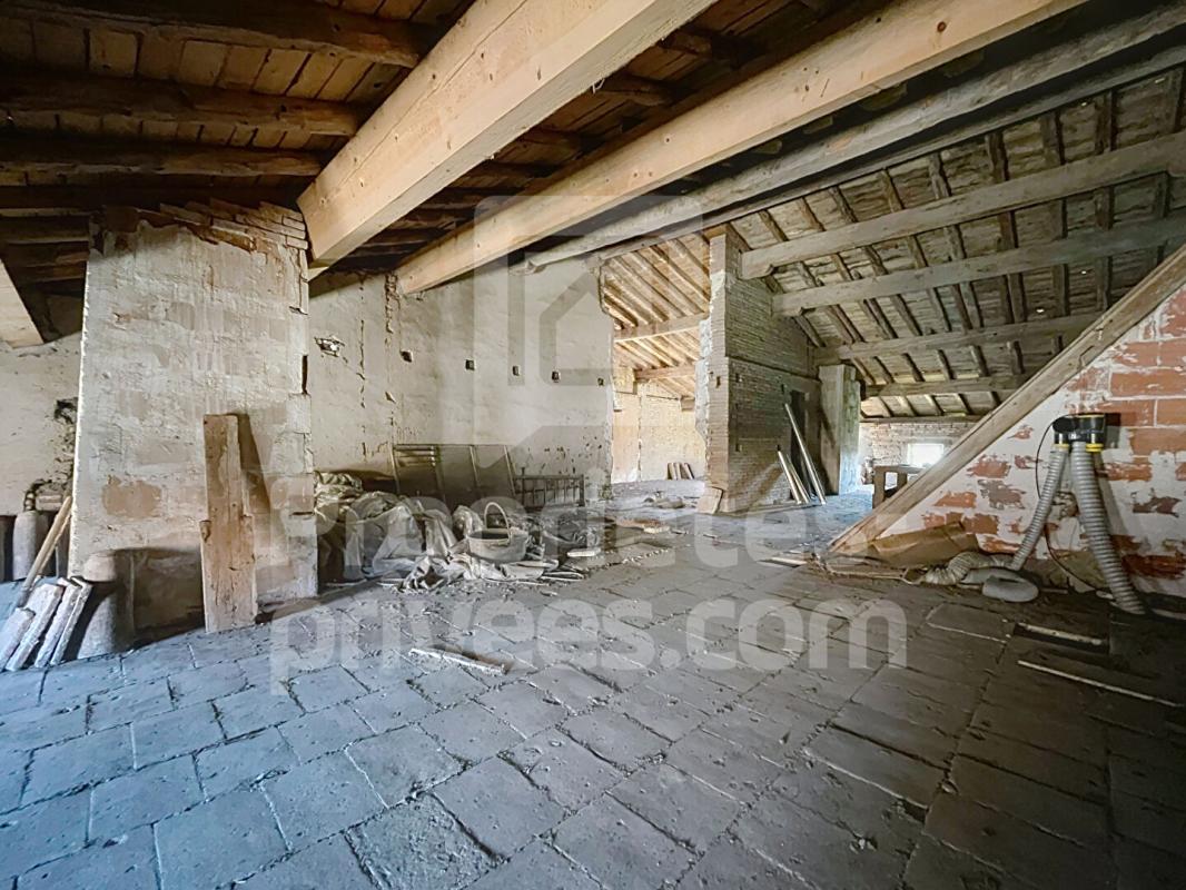 BOULOC BOULOC - IMMEUBLE  15 pièce(s) 548 m2 9