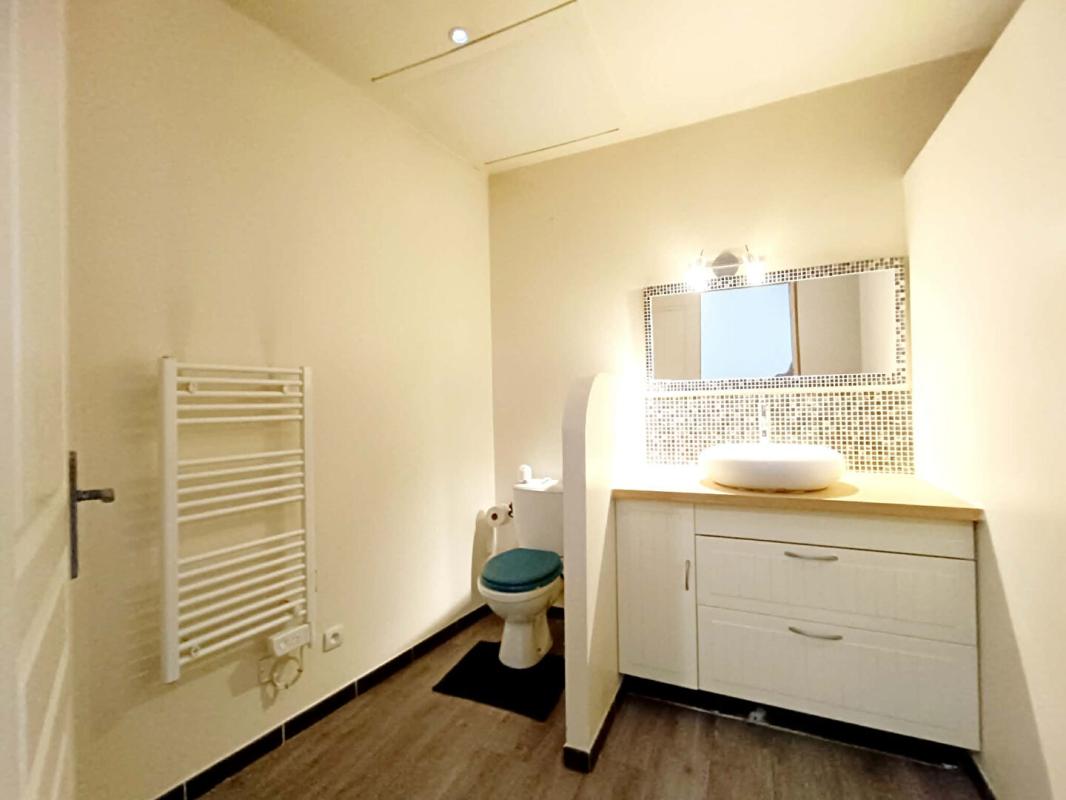 SAINT-CHAMAS Maison de village de 170 m2 Gros potentiel 13