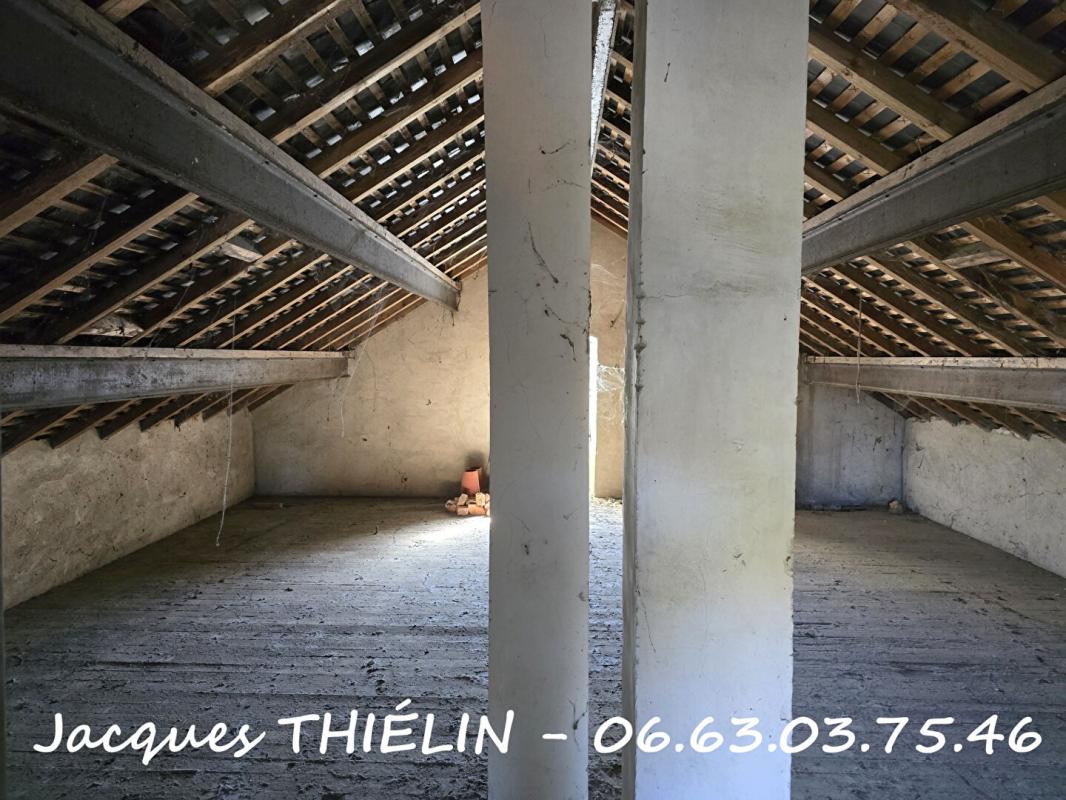 LONGUE-JUMELLES Immeuble Longue Jumelles 1 pièce(s) 150 m2 6