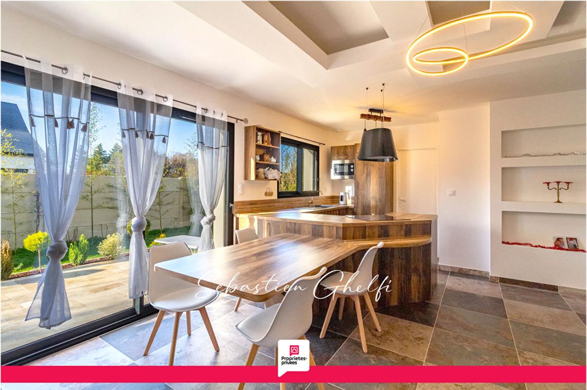 CONTRES belle maison de plain-pied à pieds des commerces-3 chambres- garage 6