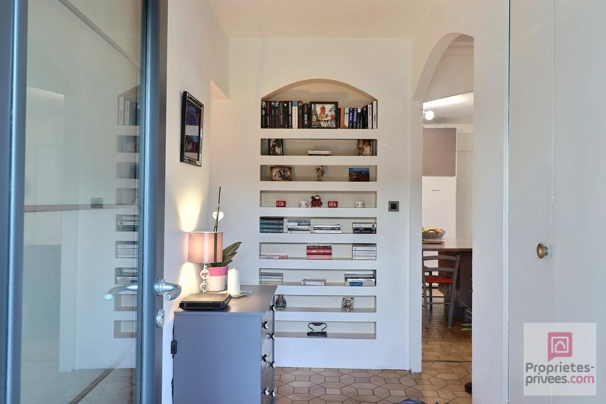 TONNAY-BOUTONNE Maison Tonnay Boutonne 5 pièces 100 m2  avec garage attenant sur une très grande parcelle de terrain 8