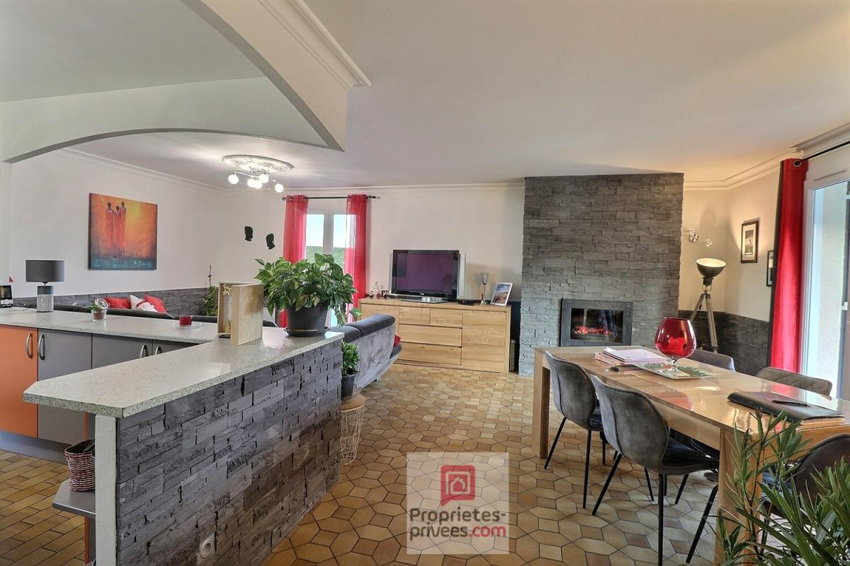 TONNAY-BOUTONNE Maison Tonnay Boutonne 5 pièces 100 m2  avec garage attenant sur une très grande parcelle de terrain 9