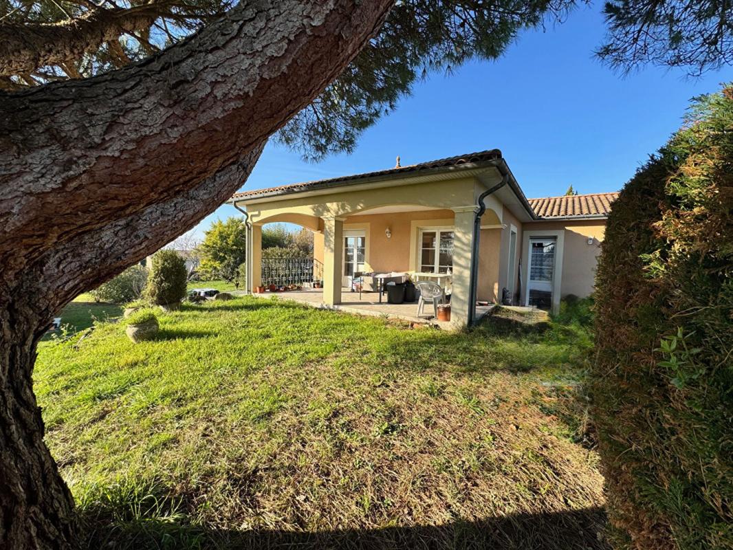 PLASSAC Maison Plassac 4 pièce(s) 235 m2 1